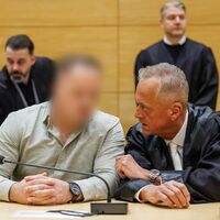 Bei den Schüssen vor dem Landgericht waren vier Menschen verletzt worden, teilweise schwer. (Archivbild) - Foto: Friso Gentsch/dpa