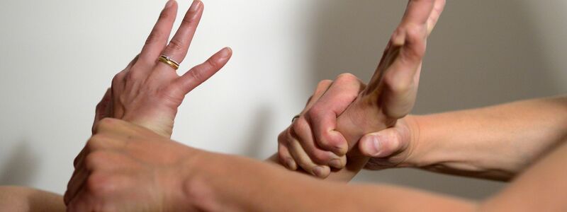 Von häuslicher Gewalt sind vor allem Frauen und Mädchen betroffen. (Symbolbild) - Foto: Maurizio Gambarini/dpa