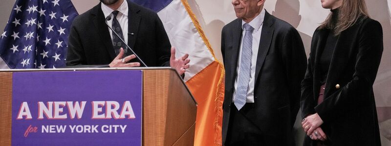 In der Übergangsphase stehen vor allem Personalentscheidungen für den designierten Bürgermeister an. (Archivbild) - Foto: Richard Drew/AP/dpa