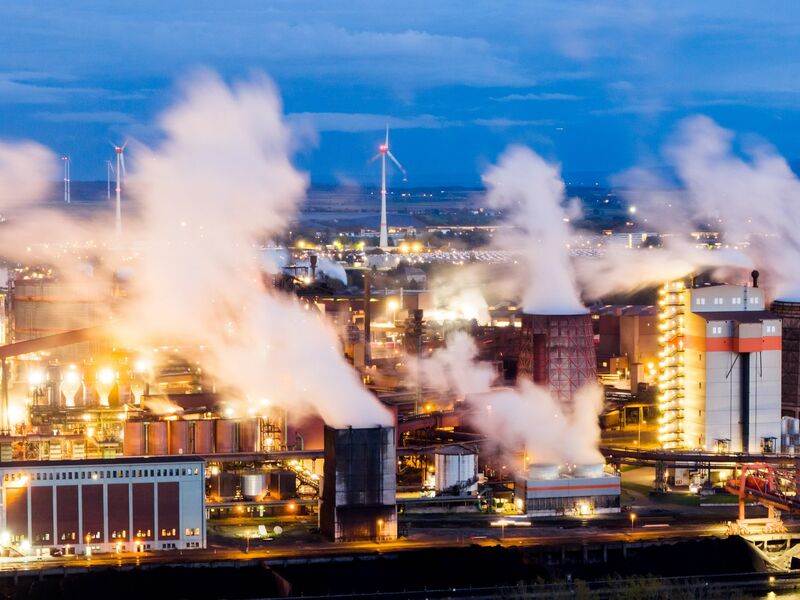 CO2-Leitungen sollen wichtige Industriestandorte anbinden. (Archivbild)  - Foto: Julian Stratenschulte/dpa