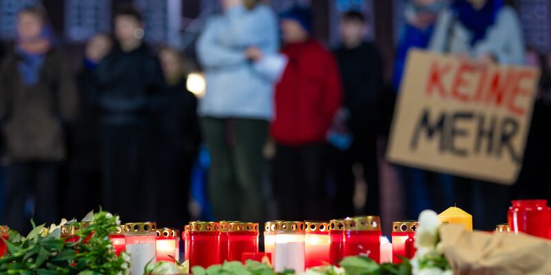 Im Gegensatz zum Rückgang bei den Tötungsdelikten stiegen die registrierten Opferzahlen bei allen anderen gegen Frauen gerichteten Straftaten an. (Archivbild) - Foto: Moritz Frankenberg/dpa