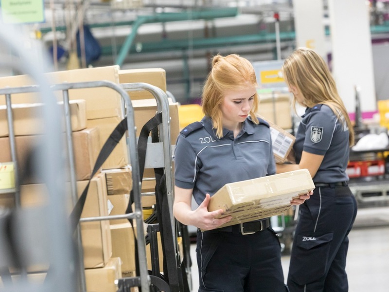 HZA-SB: Black Friday und Weihnachten: Wichtige Hinweise des Zolls zu Bestellungen und Geschenken aus dem Ausland - Foto: presseportal.de