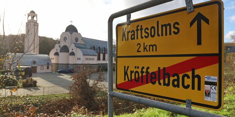 Nach der Sichtung eines silbernen Autos hofft die Polizei nun auf Zeugenhinweise. (Archivbild) - Foto: Christian Lademann/dpa