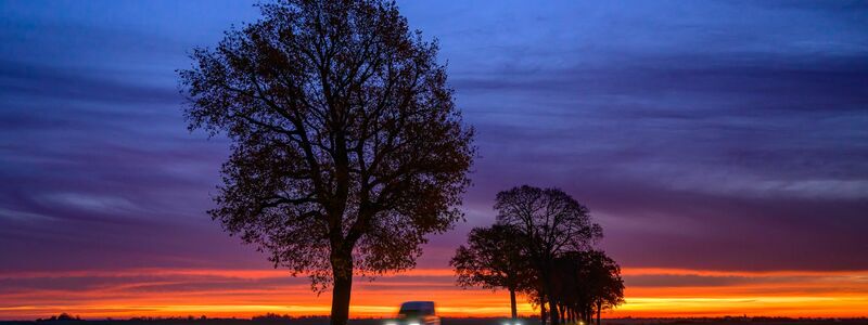 Auf dem Land sind viele auf das Auto angewiesen. (Illustration) - Foto: Patrick Pleul/dpa