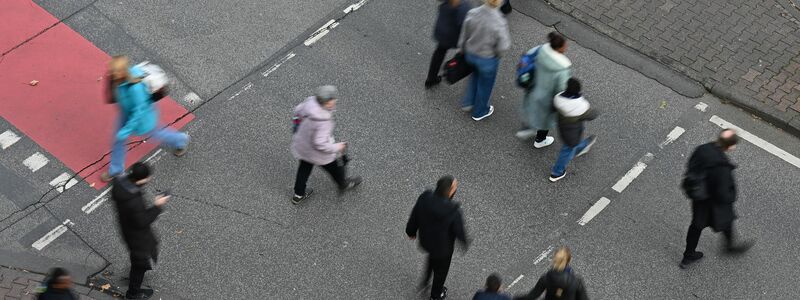 Fußverkehr gewinnt an Bedeutung. (Illustration) - Foto: Michael Brandt/dpa