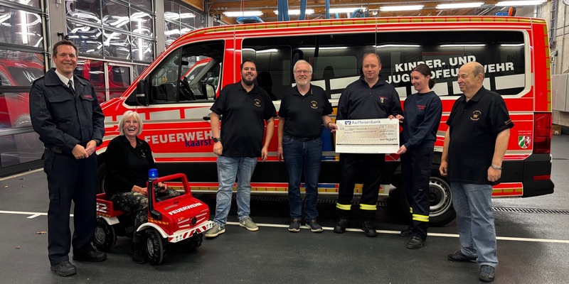 FW-NE: Königshaus spendet 2.000 Euro für die Kinderfeuerwehr - Tretautos und Materialien gesichert - Foto: presseportal.de