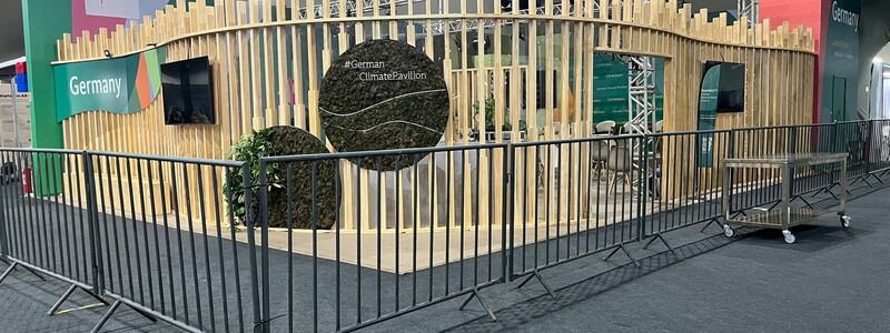 Nach dem Brand am Donnerstag wurde auch der deutsche Pavillon gesperrt. - Foto: Martina Herzog/dpa