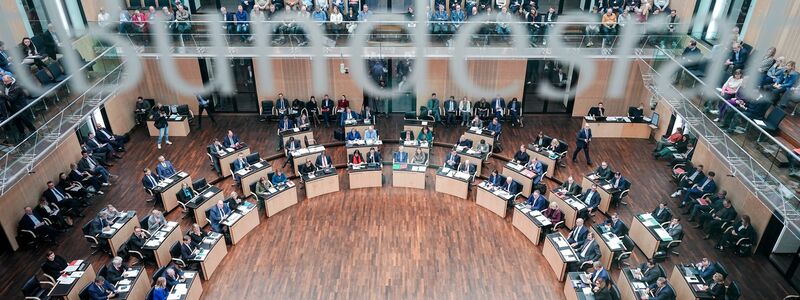 Der Bundesrat hat das Sparpaket für stabile Krankenkassenbeiträge vorerst ausgebremst. (Archivbild) - Foto: Kay Nietfeld/dpa