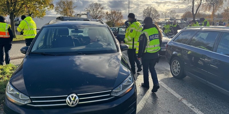 POL-HL: Ostholstein / Großkontrolle auf der Bundesautobahn 1 in Ostholstein - über 100 festgestellte Verstöße - Foto: presseportal.de