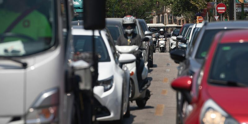 Im Zentrum Palmas gibt es seit Jahresbeginn eine Umweltzone, in die Urlauberautos mit ausländischem Kennzeichen - auch wenn sie schadstoffarm oder sogar elektrisch sind - nicht einfahren dürfen. (Archivbild)  - Foto: Clara Margais/dpa