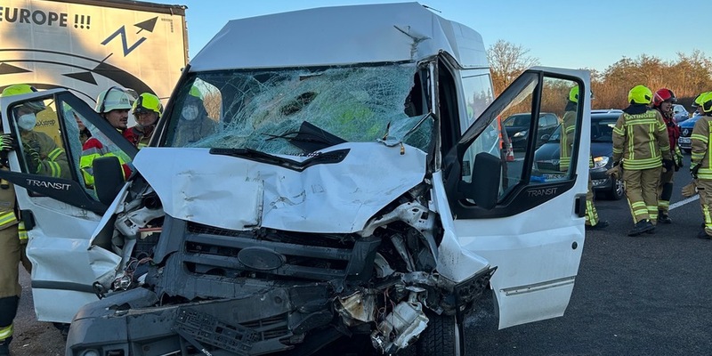 FW Ratingen: Auffahrunfall mit eingeschlossener Person auf der BAB 3 - Foto: presseportal.de