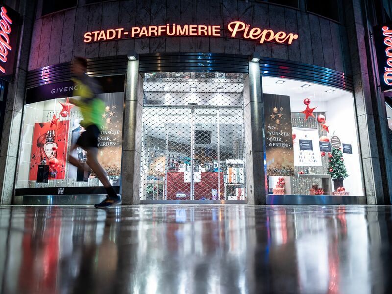 Ein Foto aus schlechten Zeiten: Dezember 2020, wegen eines Corona-Lockdowns blieb auch dieser Pieper-Shop zeitweise geschlossen. Die Shops sind längst wieder geöffnet und bleiben es auch, trotz Insolvenzverfahrens. - Foto: Fabian Strauch/dpa