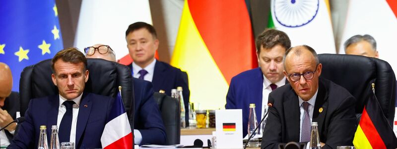 Keine erzwungene Kapitulation: Der französische Präsident Emmanuel Macron und Kanzler Friedrich Merz wollen versuchen, das Schlimmste zu verhindern. - Foto: Thomas Mukoya/Pool Reuters/AP/dpa