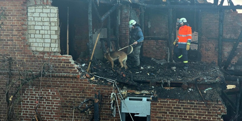 FW Dörentrup: Explosion mit anschließendem Großbrand in Wohnhaus - eine Person tot aufgefunden - Foto: presseportal.de