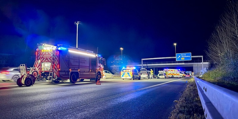 FW-NE: Verkehrsunfall auf der A57 Höhe Neuss-Reuschenberg | Vier verletzte Personen - Foto: presseportal.de