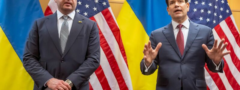 Marco Rubio (r) und Andrij Jermak äußerten sich am Rande der Gespräche in Genf vergleichsweise positiv. - Foto: Martial Trezzini/KEYSTONE/dpa