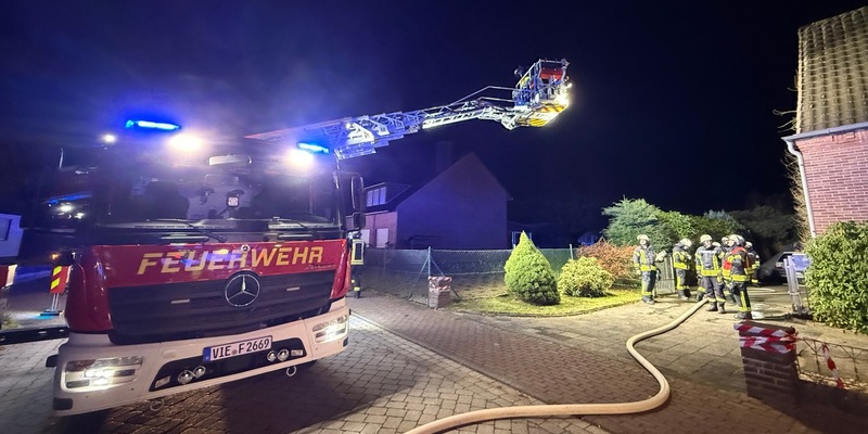 FFW Schwalmtal: Kellerbrand führt zu nächtlichem Einsatz der Feuerwehr - Foto: presseportal.de