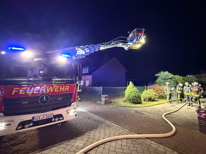 FFW Schwalmtal: Kellerbrand führt zu nächtlichem Einsatz der Feuerwehr - Foto: presseportal.de