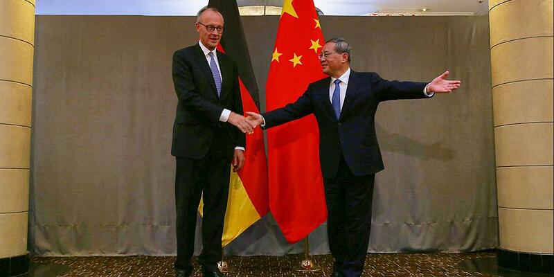 Friedrich Merz und Li Qiang am 23.11.2025 - Foto: über dts Nachrichtenagentur