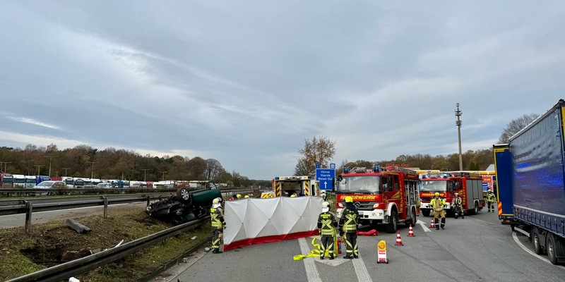 FW Hünxe: Pkw überschlägt sich auf der BAB 3 - Foto: presseportal.de