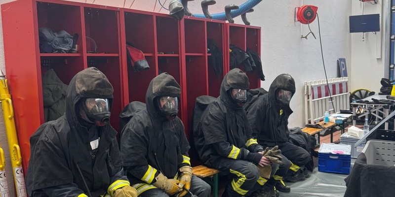 FW-OLL: Realistische Ausbildung im Brandübungscontainer für die Gemeinde-Feuerwehr Wardenburg - Foto: presseportal.de