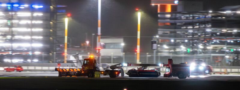 Die Straßen Hamburgs sind vom ersten Schnee der Wintersaison überzogen. - Foto: René Schröder/News5/dpa