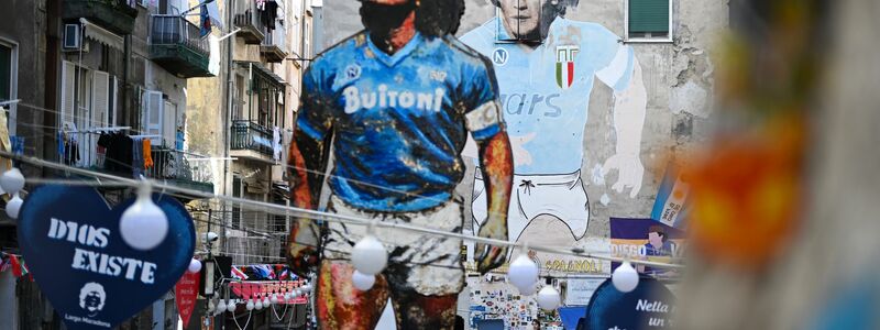 Maradona spielte 1984 bis 1991 in Neapel. (Archivbild) - Foto: Arne Dedert/dpa