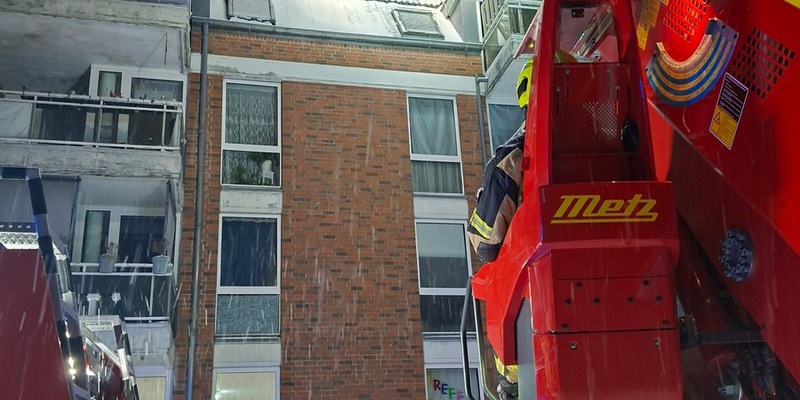 FW-PI: Dachgeschossbrand in der Straße Krähenhorst - 43 Personen unverletzt gesichtet - Foto: presseportal.de