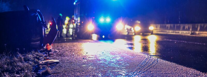 Auf glatten Straßen kam es zu mehreren Unfällen.  - Foto: Christoph Reichwein/dpa