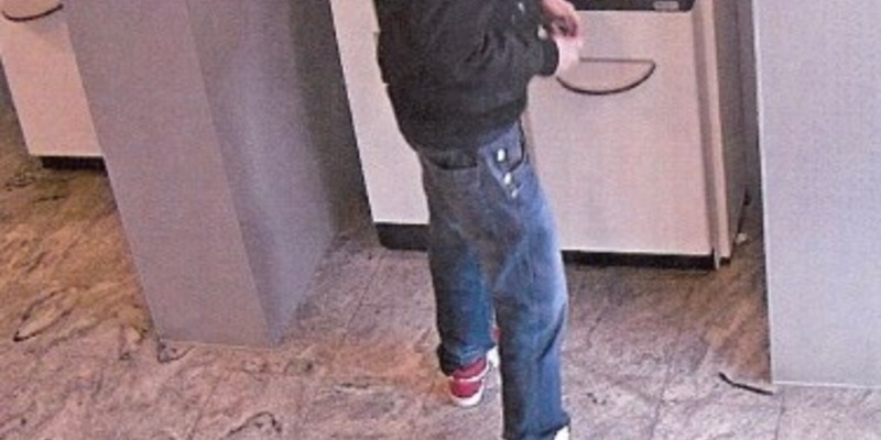 LPI-G: Diebstahl aus Auto - die Polizei bittet um Mithilfe (Öffentlichkeitsfahndung) - Foto: presseportal.de