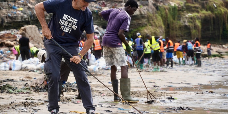 Anti-Black-Friday: Die wahren Kosten des Überkonsums - Eine Reise nach Accra mit ECOALF - Foto: presseportal.de