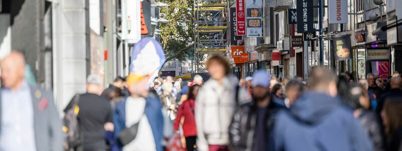Der Einzelhandel ist enttäuscht über das bisherige Weihnachtsgeschäft (Archivbild) - Foto: Thomas Banneyer/dpa