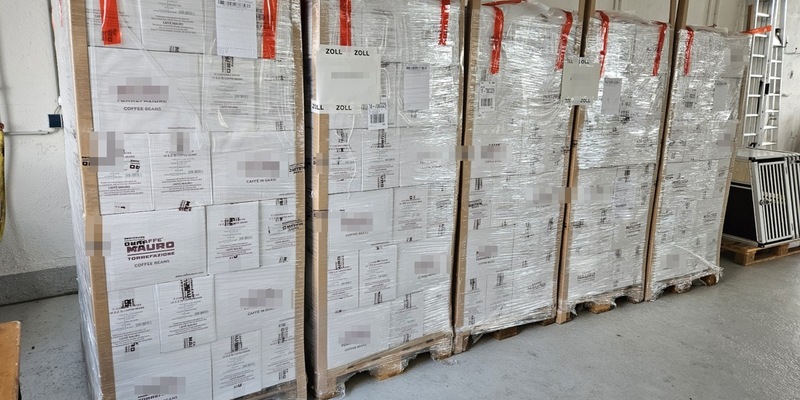HZA-HST: Stralsunder Zoll stellt mehr als zwei Tonnen Röstkaffee in Rostock sicher - Foto: presseportal.de