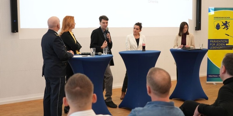 POL-OF: Fachtag des Polizeipräsidiums Südosthessen: Aufarbeitung der Jugoslawienkriege als Beitrag zu demokratischer Resilienz und bürgernaher Polizeiarbeit - Foto: presseportal.de