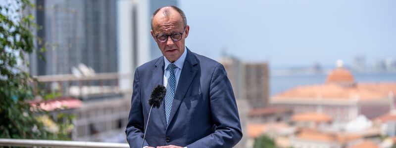 Bundeskanzler Friedrich Merz bremst Hoffnungen auf einen allzu schnellen Durchbruch bei den Ukraine-Verhandlungen. - Foto: Michael Kappeler/dpa