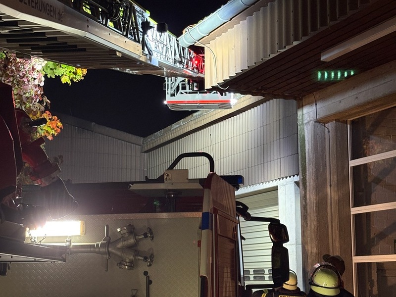 FW Beverungen: Zehn neue Drehleitermaschinisten für die Feuerwehr Beverungen / Erfolgreicher Lehrgangsabschluss der neuen Fachleute - Foto: presseportal.de