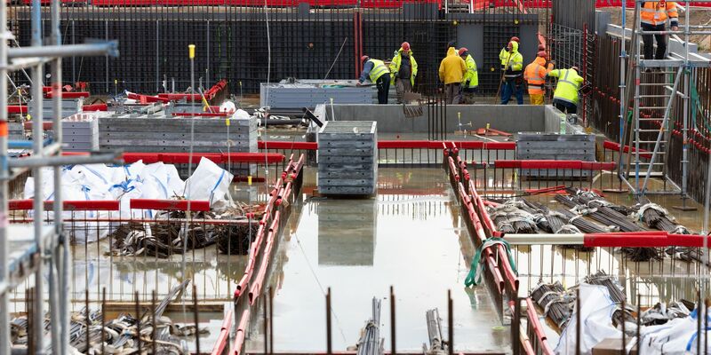 Großaufträge bringen das Baugewerbe voran. - Foto: Ulrich Perrey/dpa