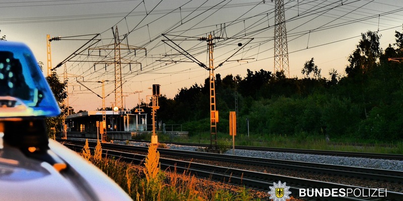 Bundespolizeidirektion München: Körperverletzung in der S-Bahn / Versehen löst gewaltsame Attacke aus - Foto: presseportal.de