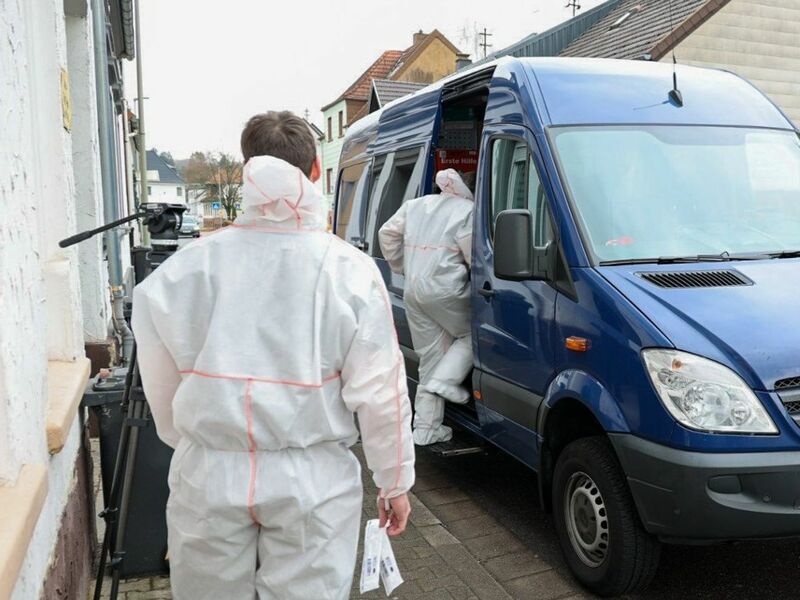 Am Tatort ermittelt die Polizei. - Foto: Brandon Lee Posse/dpa