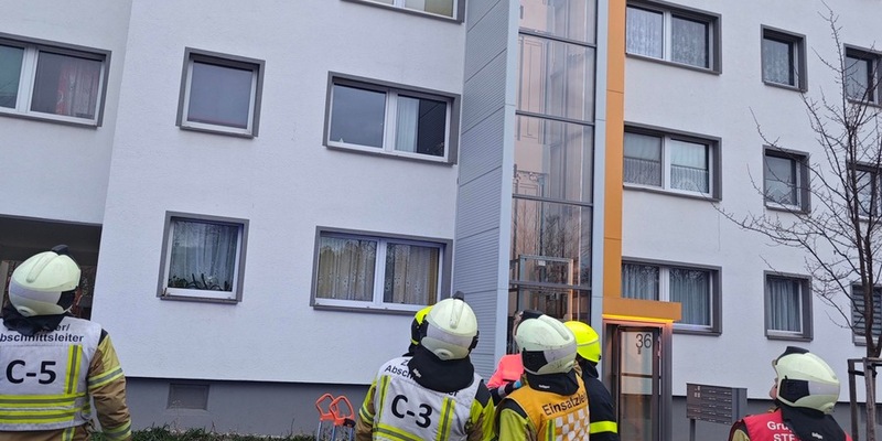 FW Dresden: Wohnungsbrand in Mehrfamiliengebäude - Foto: presseportal.de