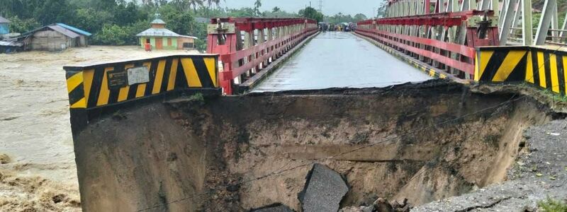 Zwei Wettersysteme waren für den Starkregen auf Sumatra verantwortlich. - Foto: --/North Tapanuli disaster management agency (BPBD)/dpa