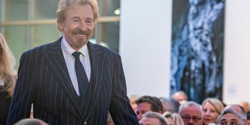 Moderator Thomas Gottschalk will sich nach einem Abschied aus dem TV-Geschäft für mindestens ein Jahr aus der Öffentlichkeit zurückziehen und reisen. (Archivbild) - Foto: Armin Weigel/dpa