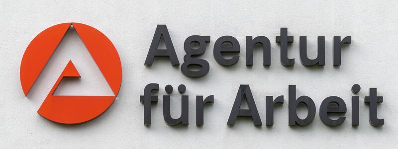 Kurz vor Veröffentlichung der Arbeitsmarktdaten am Freitag gibt es unterschiedliche Prognosen für die Beschäftigung. (Archivbild) - Foto: Hendrik Schmidt/dpa-Zentralbild/dpa