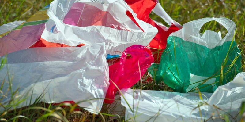 Ein Foto von 2012 - solche Plastiktüten sind inzwischen nicht mehr an Deutschlands Supermarkt-Kassen zu bekommen. (Symbolbild) - Foto: picture alliance / ZB