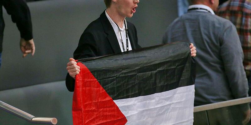Besucher stört Bundestagssitzung mit Pro-Palästina-Protest am 26.11.2025 - Foto: über dts Nachrichtenagentur