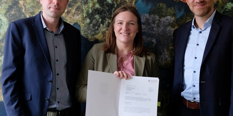 Jugendministerin Katharina Binz stärkt gemeinsam mit der FSK den Jugendmedienschutz und erkennt erstes KI-gestütztes Bewertungssystem für Streaminginhalte an - Foto: presseportal.de