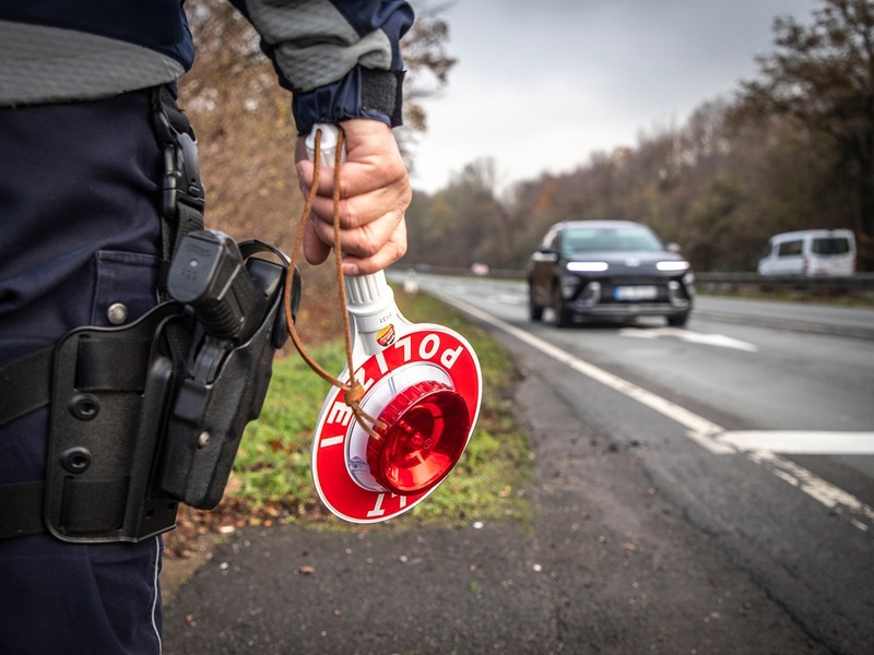 POL-UN: Landesweiter Fahndungs- und Kontrolltag: Kreispolizeibehörde Unna führt Schwerpunktkontrollen und einen behördenübergreifenden Einsatz zur Bekämpfung von Clankriminalität durch - Foto: presseportal.de