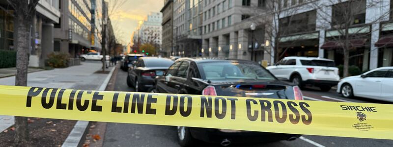 Die Polizei der US-Hauptstadt riegelt den Zugang zum Tatort ab. - Foto: Franziska Spiecker/dpa