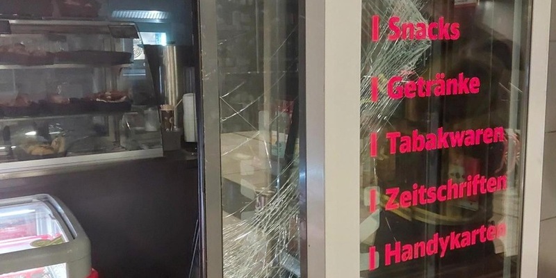 BPOL-HH: Mutmaßlicher Kiosk-Einbrecher in der S-Bahnstation Reeperbahn vorläufig festgenommen- - Foto: presseportal.de