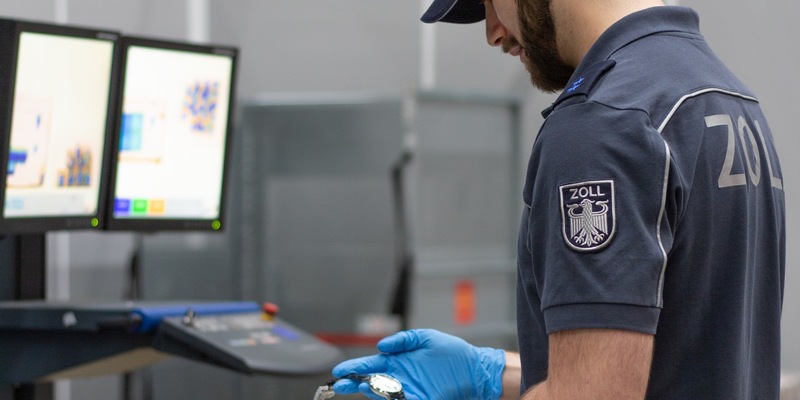 HZA-HST: Weihnachten und Black Friday: Wichtige Hinweise des Zolls zu Bestellungen und Geschenken aus dem Ausland - Foto: presseportal.de